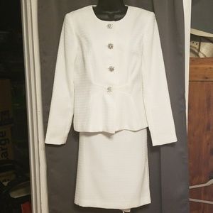 Isabella skirt suit size 8